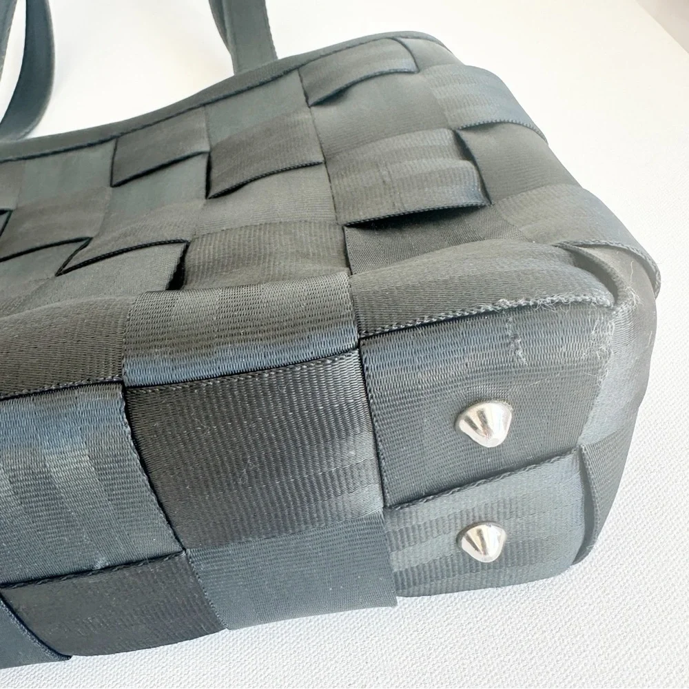Harveys Seatbelt Bag Black Tote Purse Snap Closure Medium